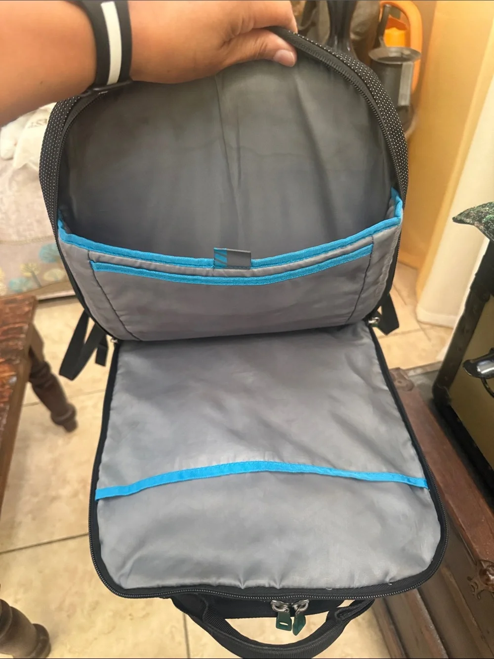 Thule Crossover 32L Backpack, pee-owned.
